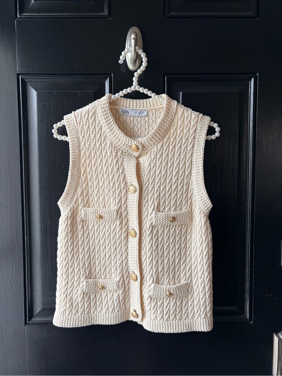 Tops - Zara Cream Sleeveless Sweater Knit Vest Size M